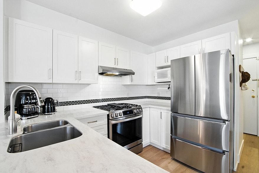 106 688 E 16th Avenue