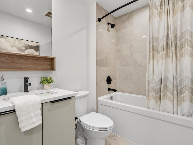 208 2408 Grant Street