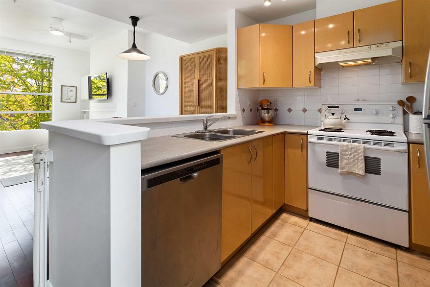 409 3083 W 4th Avenue