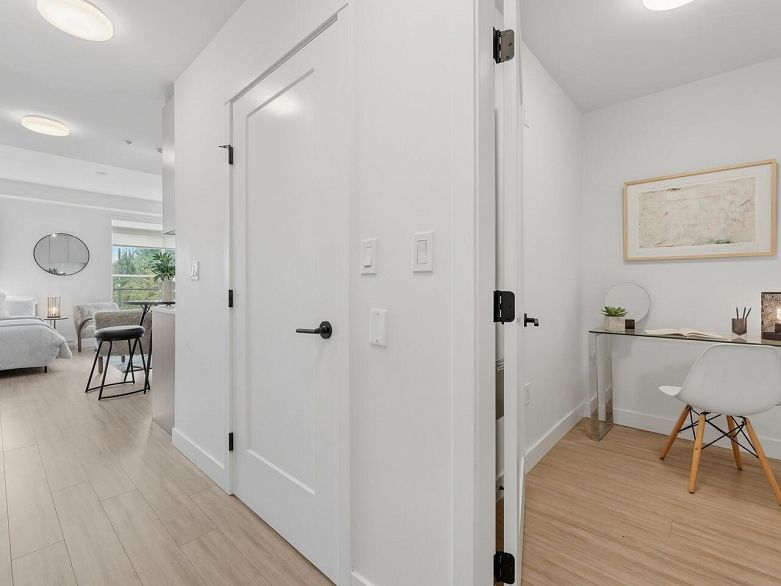 208 2408 Grant Street