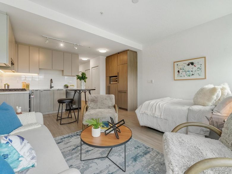 208 2408 Grant Street