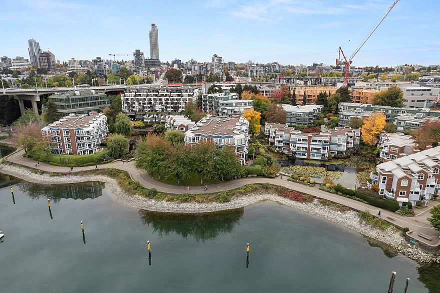 210 1508 Mariner Walk