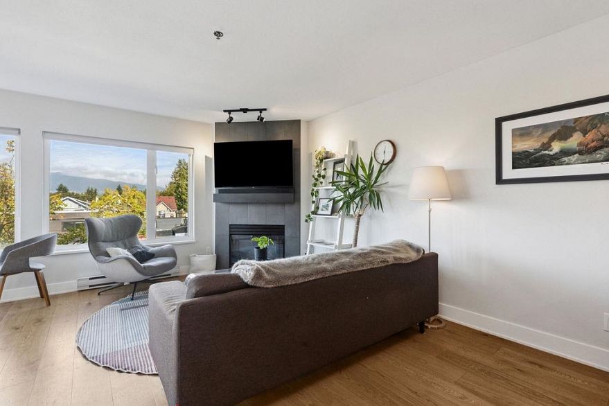 215 3250 W Broadway Street