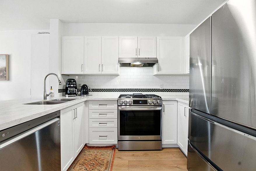 106 688 E 16th Avenue