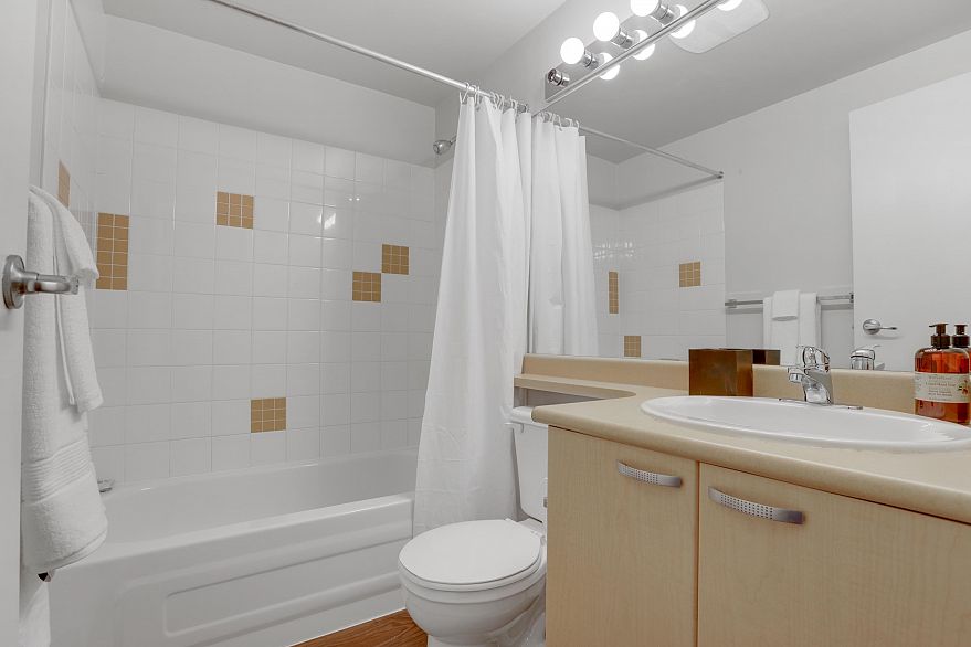 209 1249 Granville Street