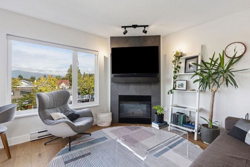 215 3250 W Broadway Street