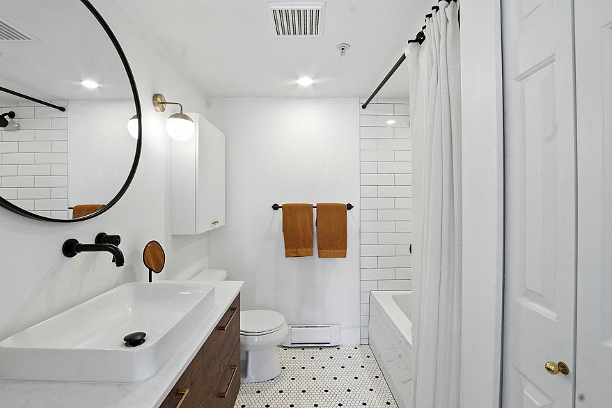 106 688 E 16th Avenue