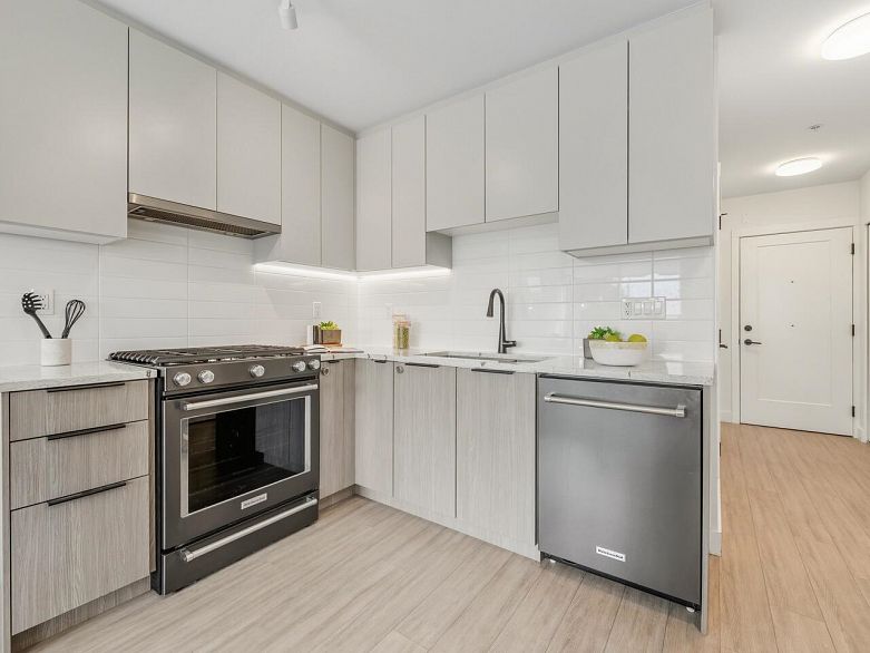 208 2408 Grant Street