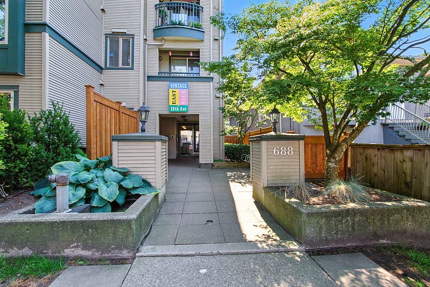 106 688 E 16th Avenue