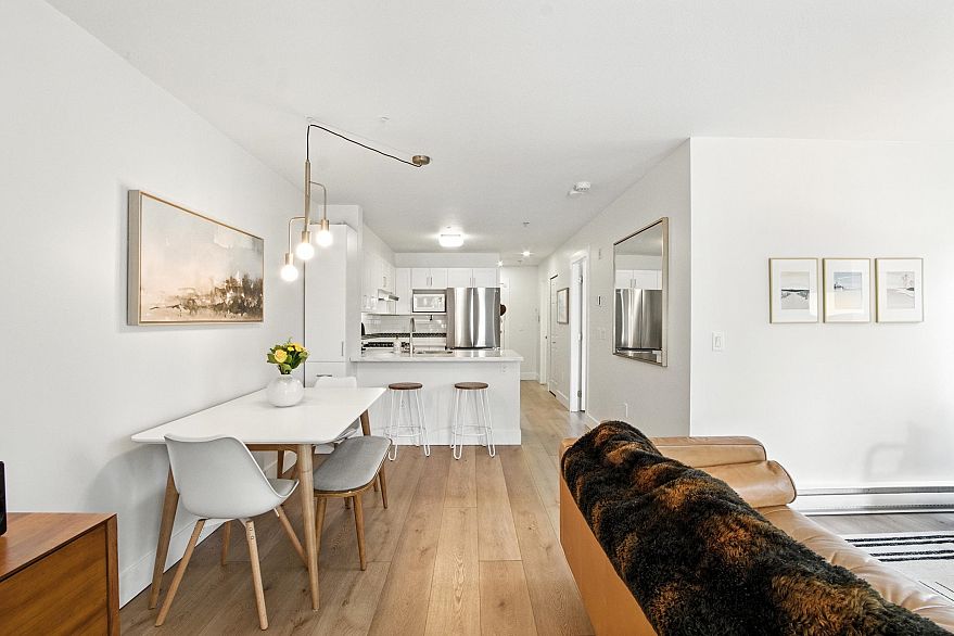 106 688 E 16th Avenue