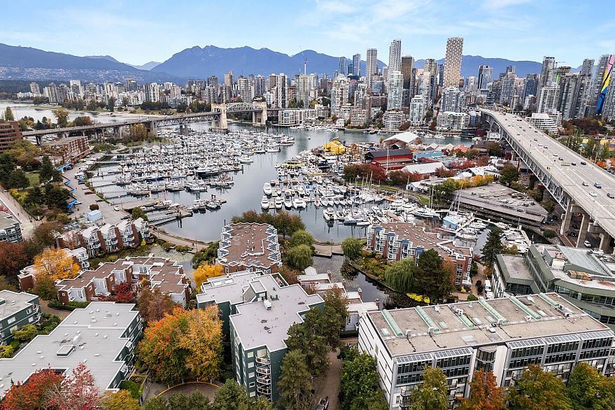 210 1508 Mariner Walk