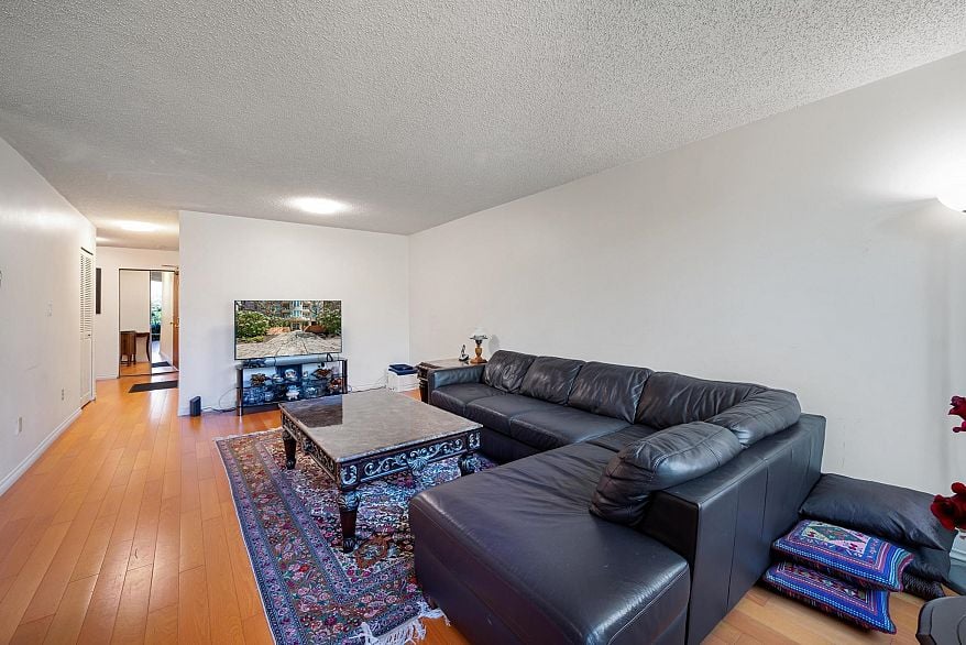 203 1845 Robson Street