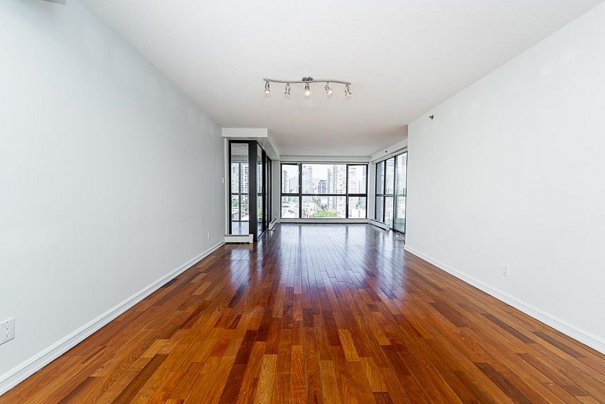 1304 283 Davie Street