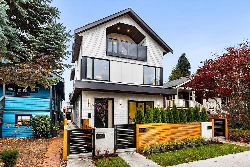 1 2607 Dundas Street