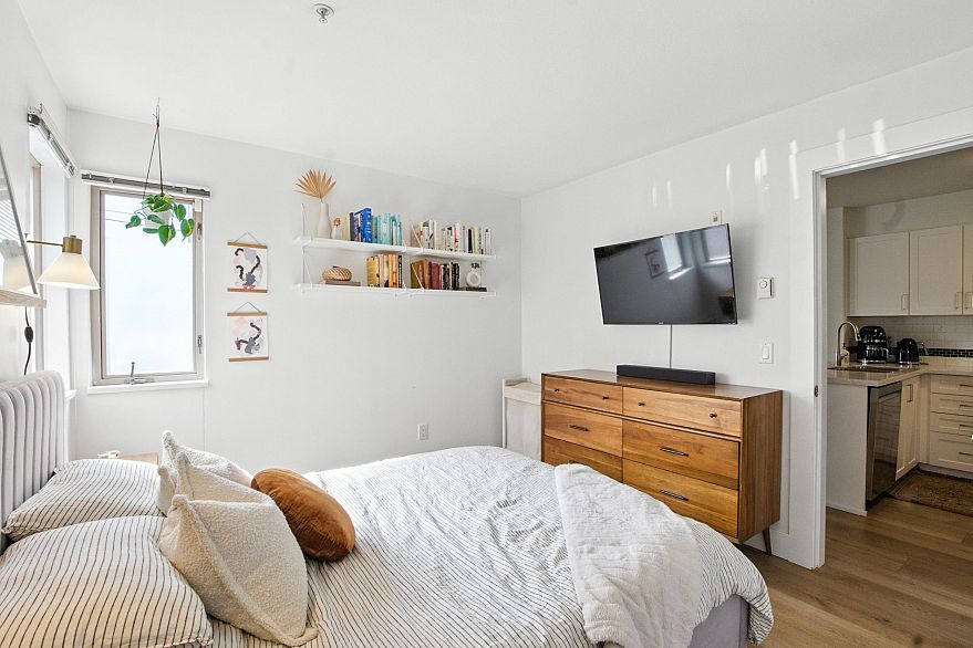 106 688 E 16th Avenue