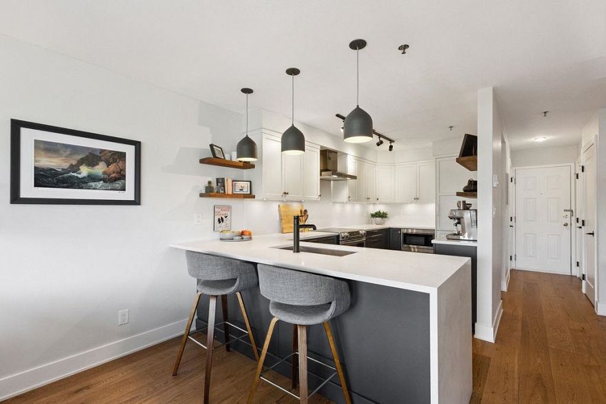 215 3250 W Broadway Street