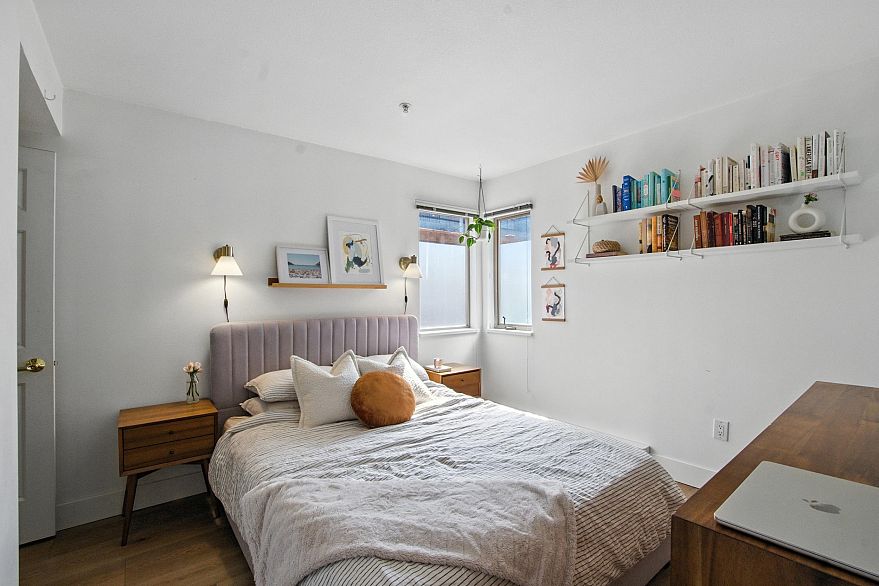 106 688 E 16th Avenue