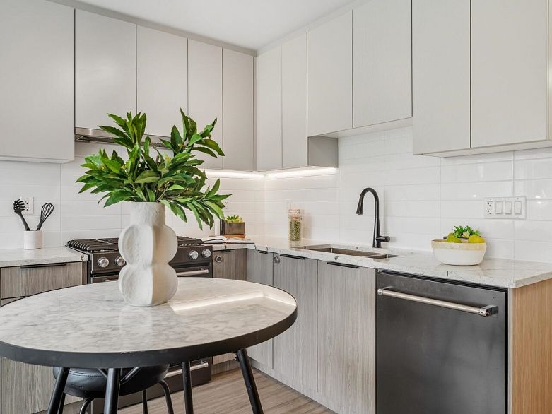 208 2408 Grant Street