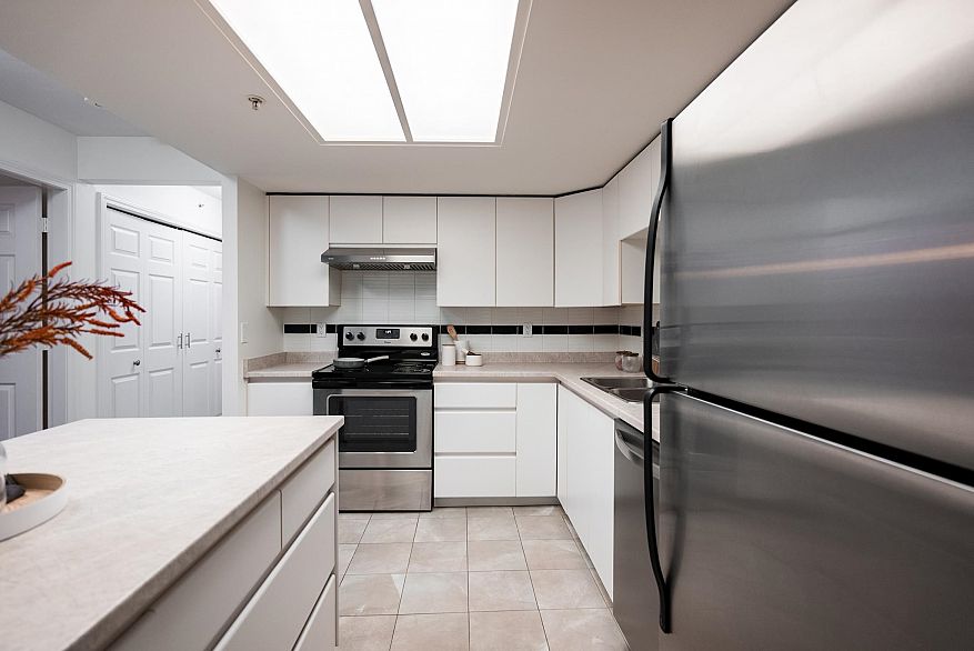 301 1159 Main Street