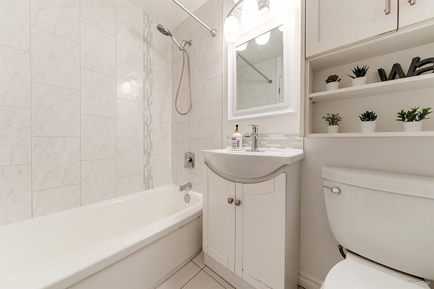 106 1879 Barclay Street