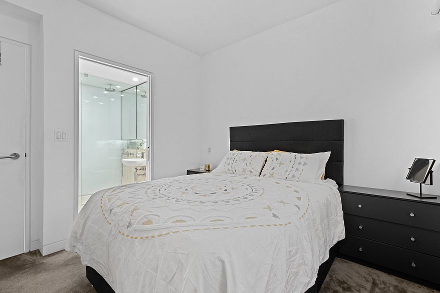 1807 838 W Hastings Street