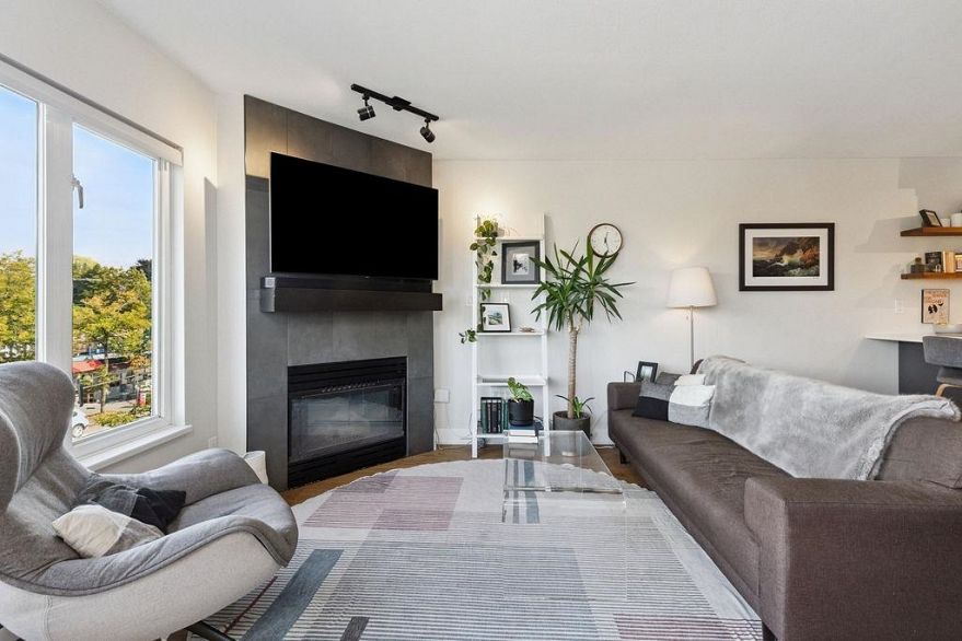 215 3250 W Broadway Street