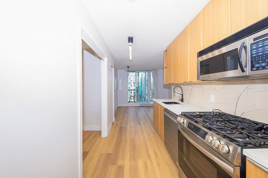 2103 1010 Richards Street