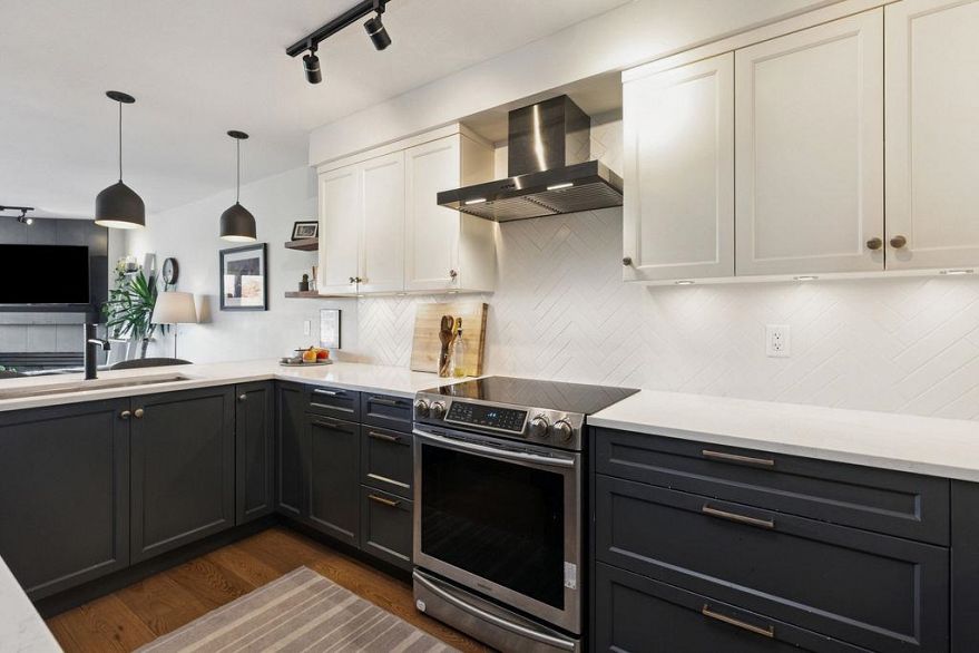 215 3250 W Broadway Street