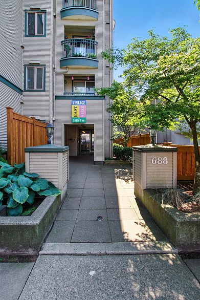 106 688 E 16th Avenue