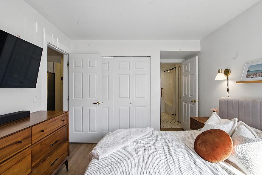 106 688 E 16th Avenue