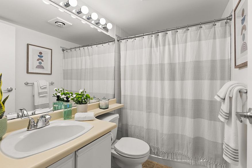 210 1508 Mariner Walk