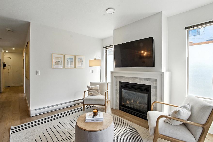 106 688 E 16th Avenue