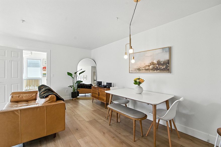 106 688 E 16th Avenue