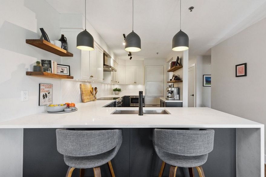 215 3250 W Broadway Street