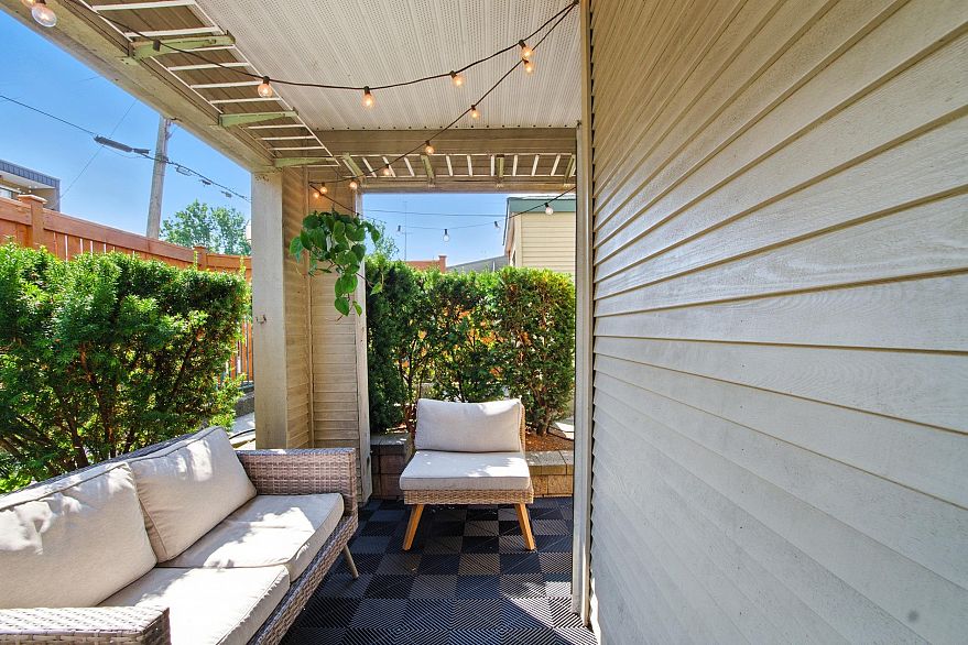 106 688 E 16th Avenue