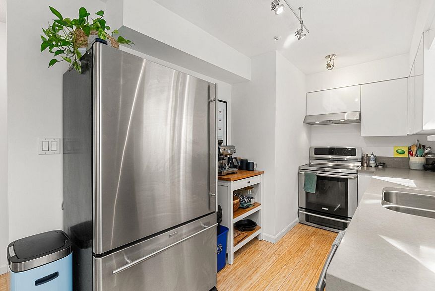 203 755 W 15th Avenue