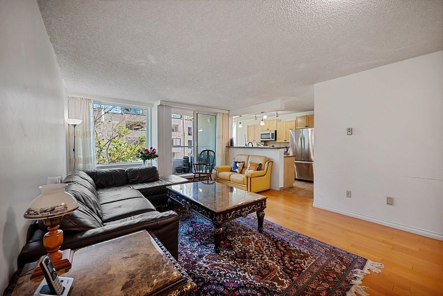 203 1845 Robson Street