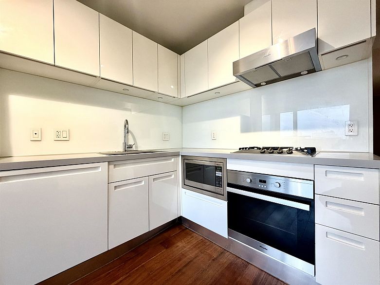 1508 188 Keefer Street