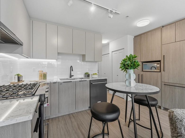 208 2408 Grant Street