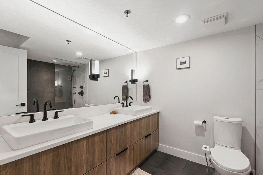 215 3250 W Broadway Street