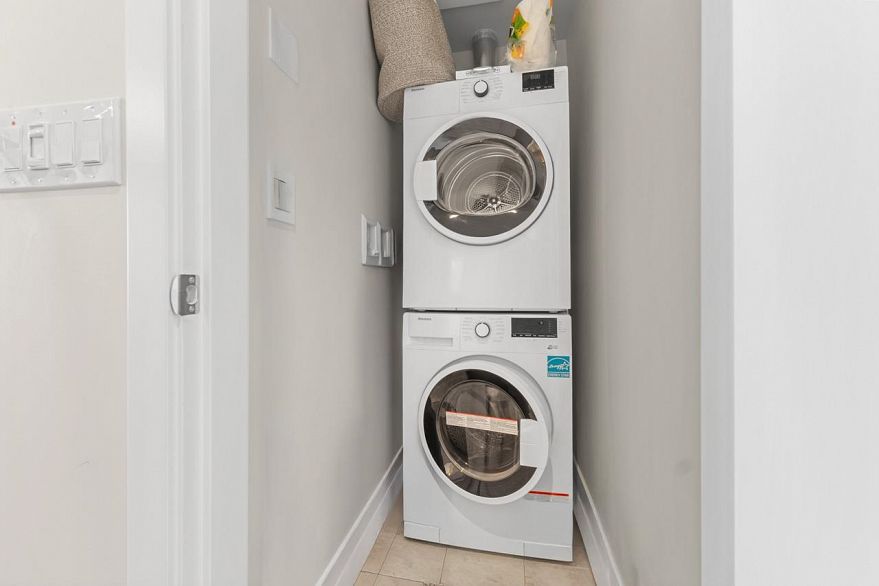 1902 5608 Berton Avenue