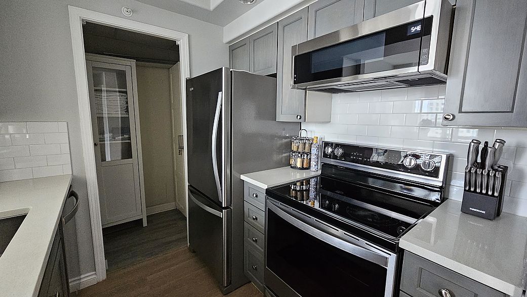 1105 1383 Howe Street