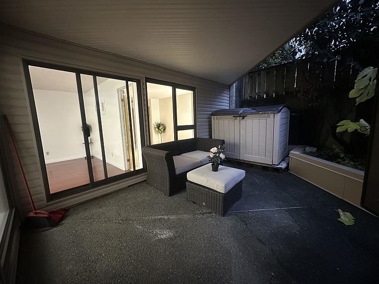 207 1080 Broughton Street