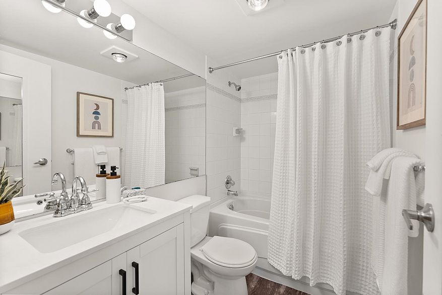 210 1508 Mariner Walk