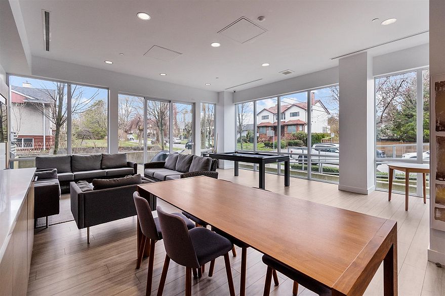 207 5693 Elizabeth Street