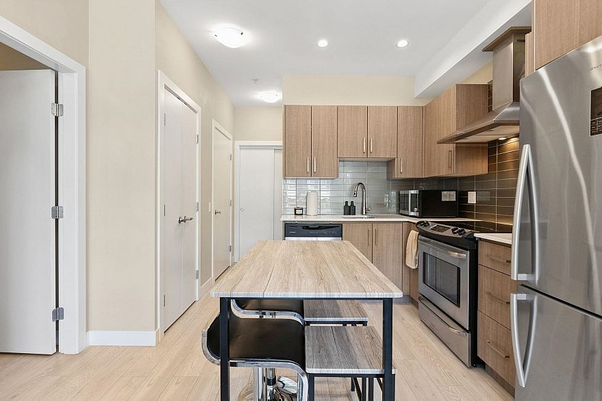 218 1838 Renfrew Street