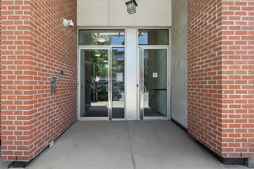 218 1838 Renfrew Street