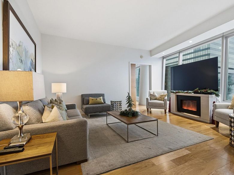 1701 667 Howe Street