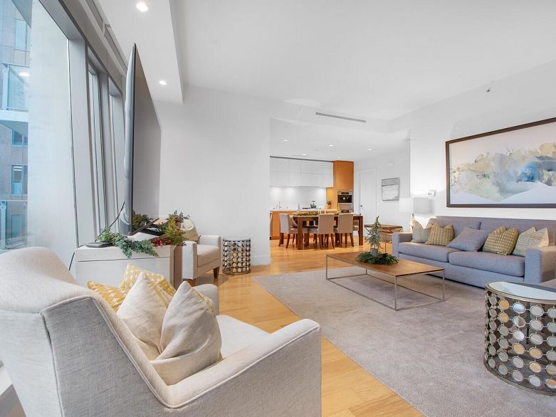 1701 667 Howe Street