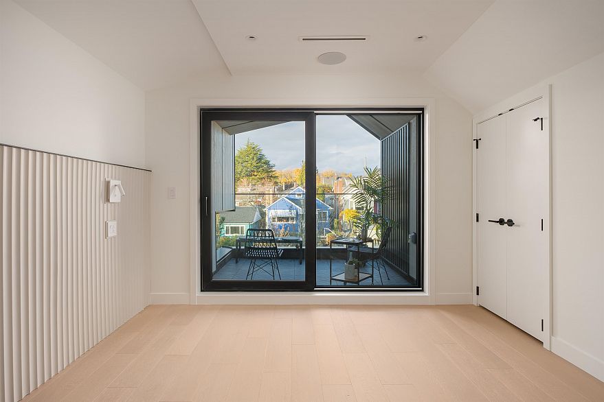 2 4018 W 21st Avenue